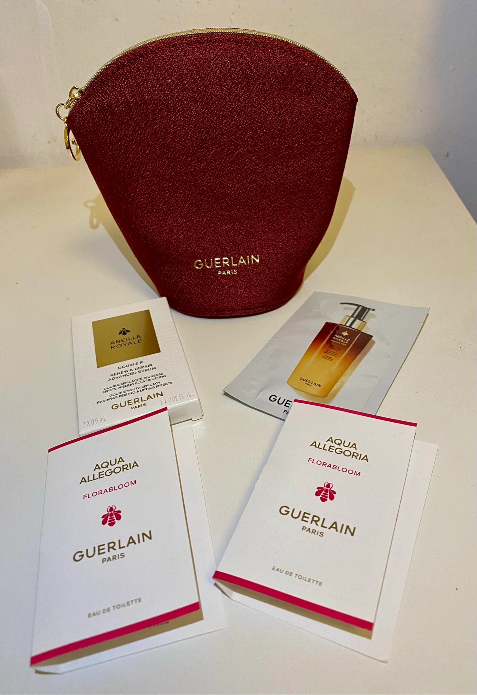 Necessaire + produtos de beleza Guerlain